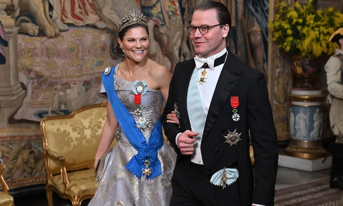 Victoria de Suecia y la reina Letizia conquistan con vestidos de gala de H&M