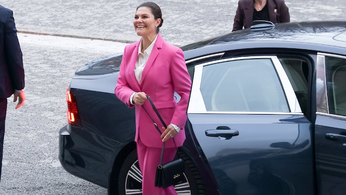 Victoria de Suecia traje fucsia Zara
