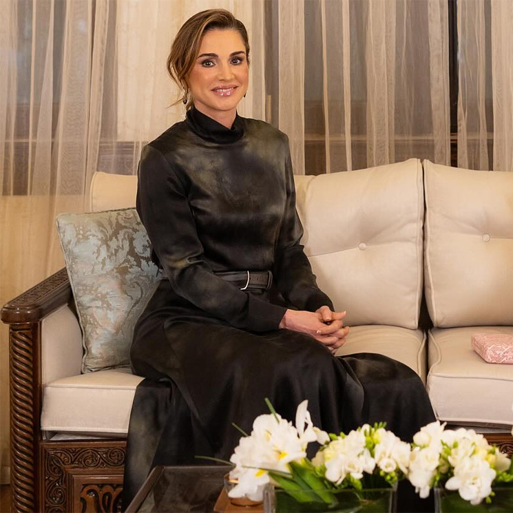 El inesperado vestido nuevo de Rania de Jordania que transforma con complementos mágicos
