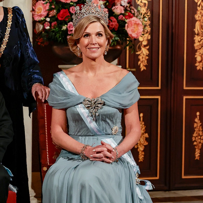 Máxima impacta con un vestido de escote viral y la tiara más valiosa de su colección