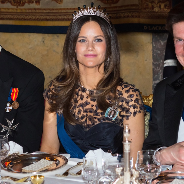 La princesa Sofia de Suecia arrasa de cena de gala con un vestidazo azul de 2015 y ¿una nueva tiara?