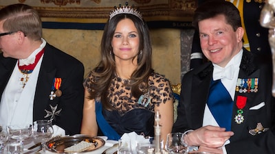 La princesa Sofia de Suecia arrasa de cena de gala con un vestidazo azul de 2015 y ¿una nueva tiara?