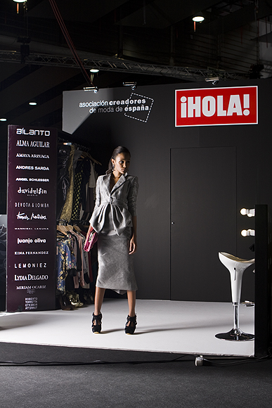El stand de ¡HOLA! en Cibeles se ha convertido en un plató muy vivo gracias a 'Conviértete en estilista'