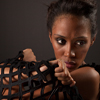 'Conviértete en estilista': negro sobre flúor