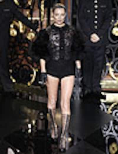 Kate Moss, estrella en París del desfile de Louis Vuitton