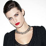 Isabeli Fontana, para Mango (campaña publicitaria para otoño-2011). Fotógrafo: Terry Richardson.