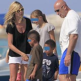 Heidi Klum, junto a su marido, Seal, y sus hijos, de vacaciones en las islas de  Ibiza y Formentera (España).