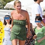 Kate Moss, de vacaciones en Saint-Tropez (Francia).