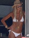 Elle Macpherson pasa unos días de vacaciones en Ibiza acompañada de su nuevo amor