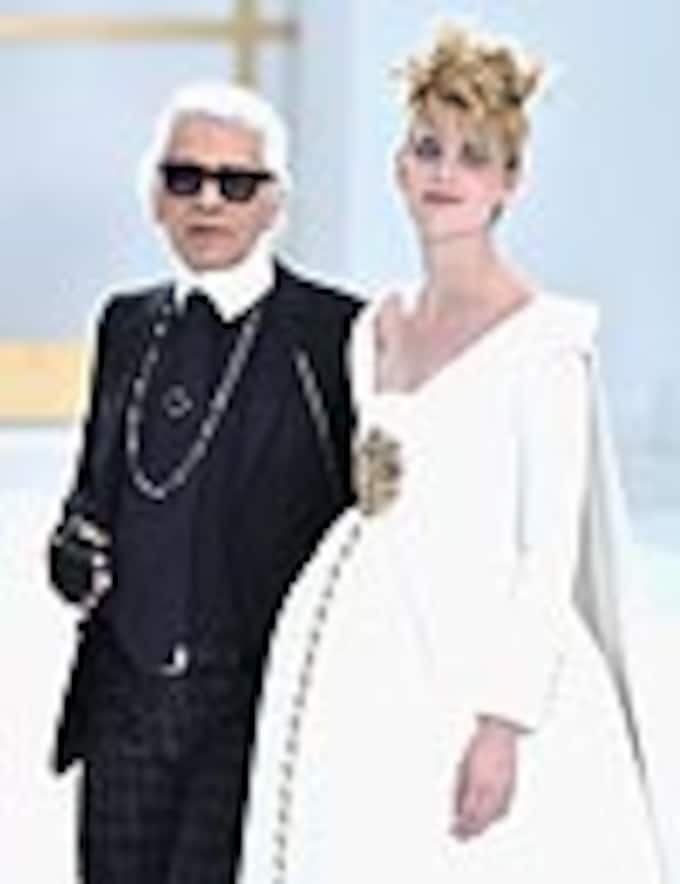 ¿Quién es la modelo que desfiló embarazada con el diseño nupcial que cerró el ‘fashion show’ de Chanel Alta Costura?