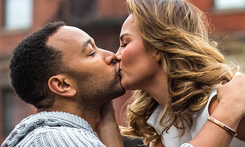 Chrissy Teigen y John Legend, padres de una niña: 'Welcome, baby!'