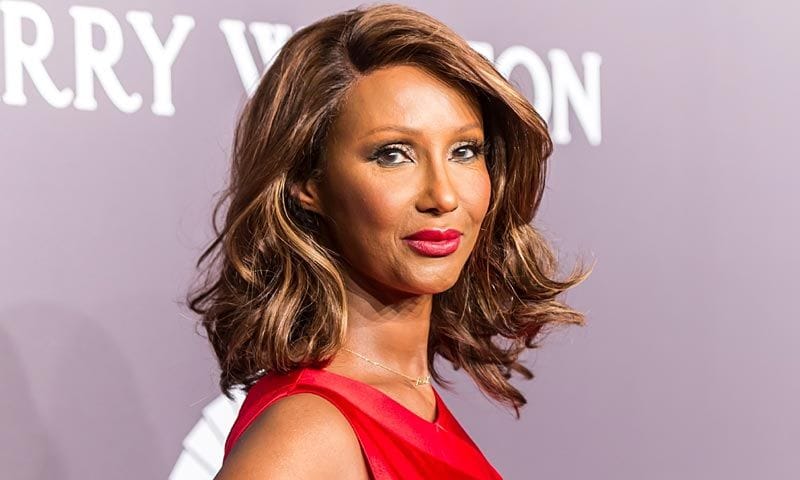 Iman (¿eres tú?) y Adriana Lima ('so sexy!') nos soprenden en la gala amfAR New York