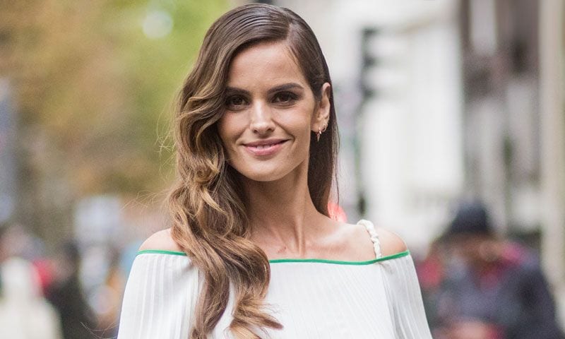 En un año decisivo, las lágrimas de Izabel Goulart al recibir una sorpresa inimaginable