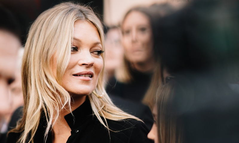 15 Imágenes que prueban por qué Kate Moss sigue siendo un icono de estilo