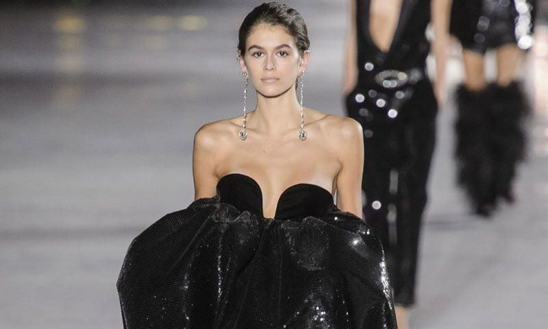 Cindy Crawford, Kaia Gerber y un mismo 'escotazo' con 36 años de diferencia