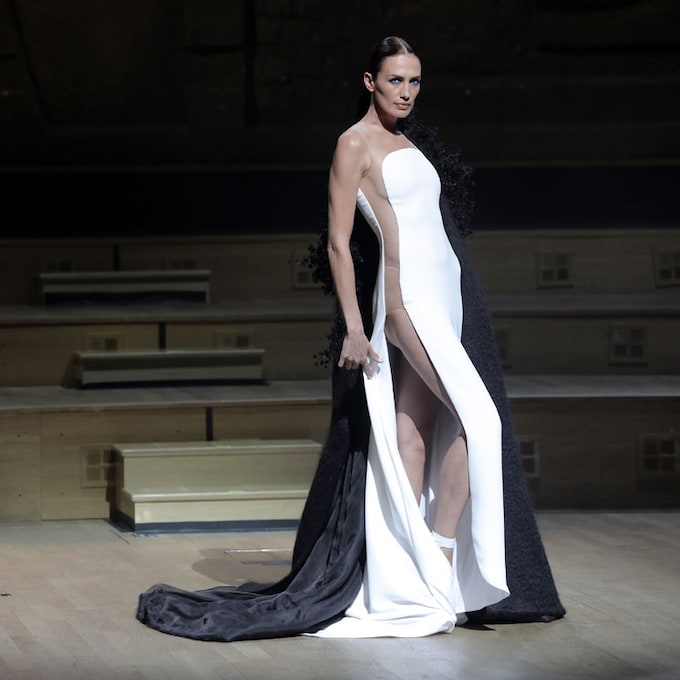Hablemos del vestido más sexy de Nieves Álvarez en la Alta Costura