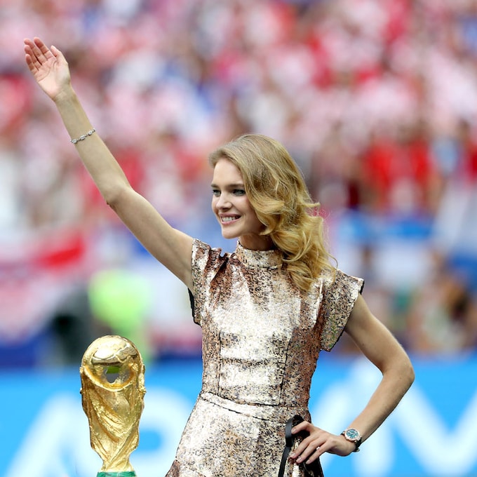 El cambio de registro de Natalia Vodianova para despedir su mundial de fútbol más personal