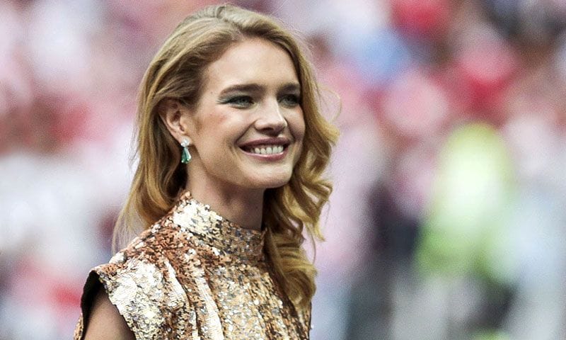 El cambio de registro de Natalia Vodianova para despedir su mundial de fútbol más personal