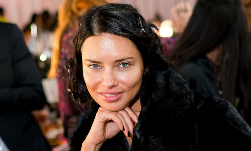 Adriana Lima se sincera en HOLA.com ante su último desfile: 'Creo que este es mi mejor año'