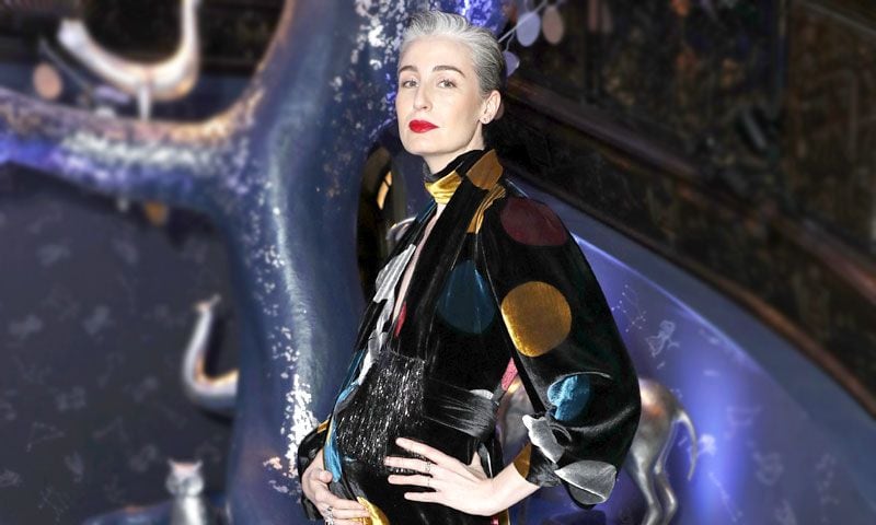 Erin O'Connor, la modelo de los noventa que desfiló embarazada, ya es mamá