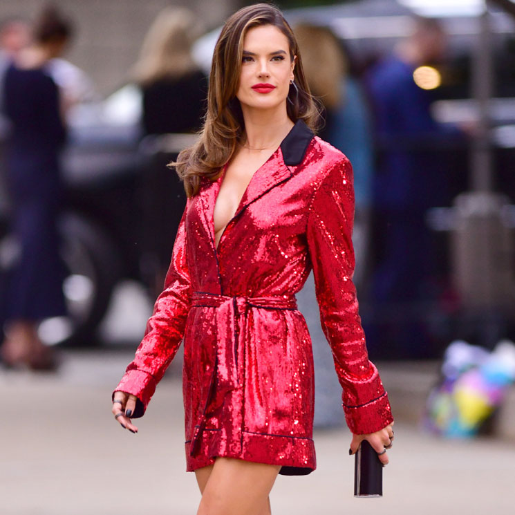 Alessandra Ambrosio revoluciona las redes con un posado en lencería muy especial