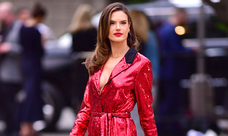 Alessandra Ambrosio revoluciona las redes con un posado en lencería muy especial