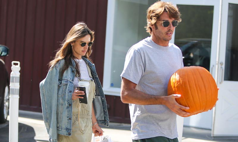 Alessandra Ambrosio se prepara con su novio para un Halloween muy especial