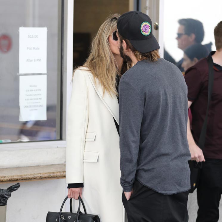 Heidi Klum, Tom Kaulitz y los besos que adelantan una romántica primera Navidad como casados