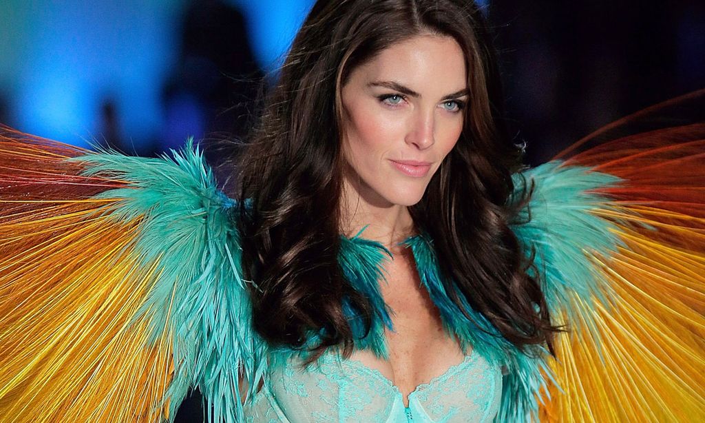 Hilary Rhoda, la 'top' que reinventa su estilo en el embarazo con moda española