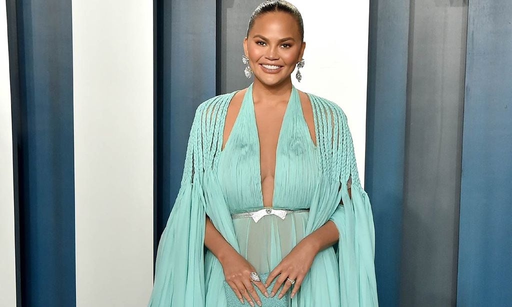 Chrissy Teigen se opera el pecho y lo mejor es la divertida reacción de su hija