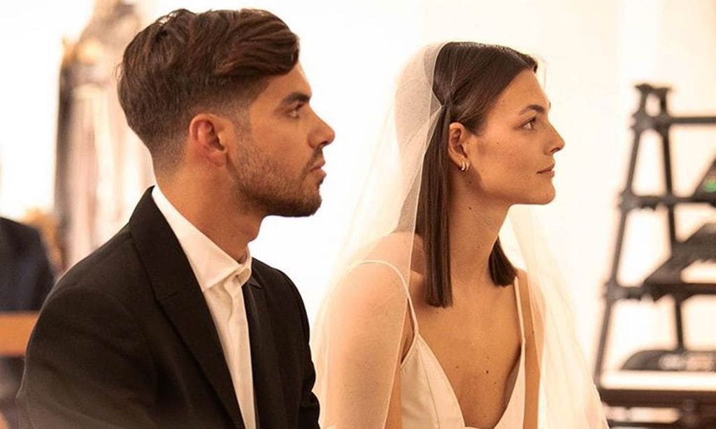 ¡Boda sorpresa! La 'top' Vittoria Ceretti se casa en Ibiza con un vestido de inspiración mediterránea