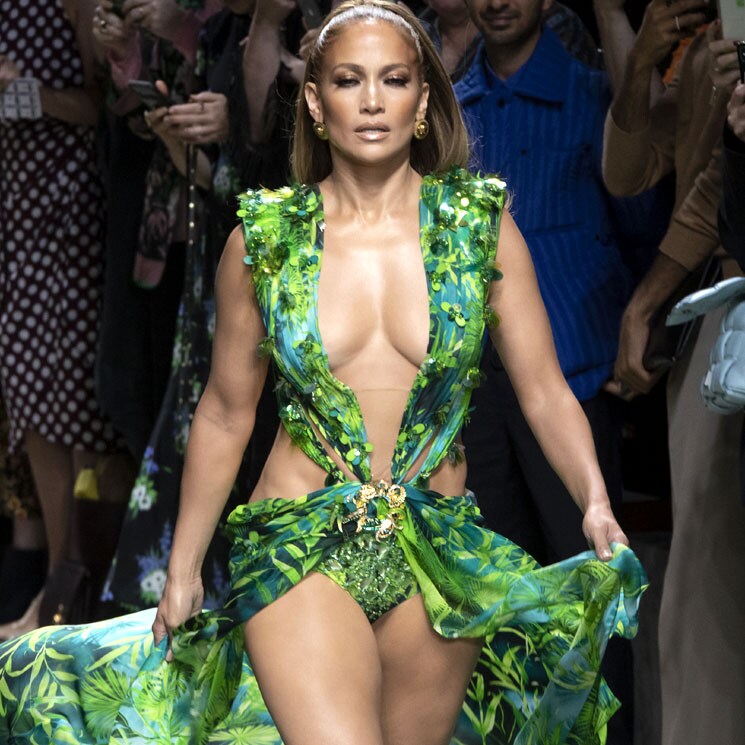 ¡Te sorprenderá! Tyra Banks copia el vestido más salvaje de Jennifer Lopez con mucho ingenio
