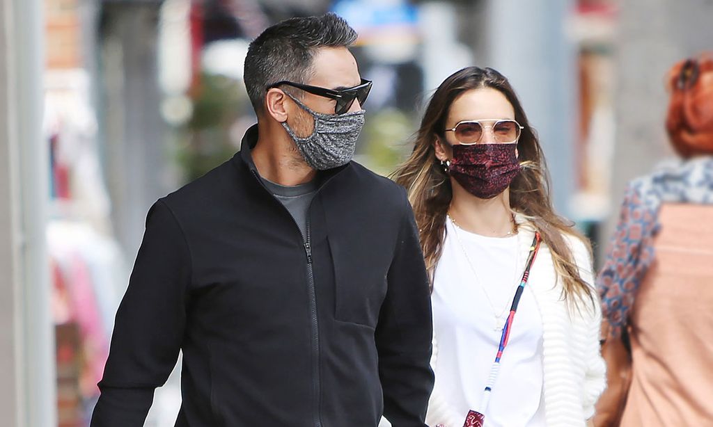 El romántico paseo de Alessandra Ambrosio y su novio, el modelo Richard Lee