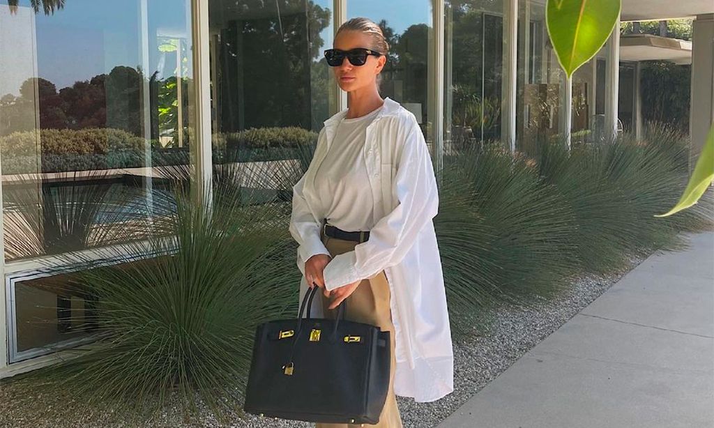 Rosie Huntington redefine cómo llevarás el pantalón sastre esta primavera