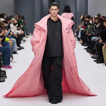 Nicolás de Dinamarca vuelve a la pasarela para desfilar junto a Naomi Campbell en París