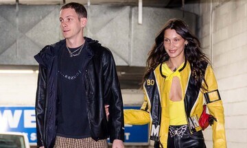 Bella Hadid junto a su novio, con chaqueta Yamaha amarilla y negra de motocross