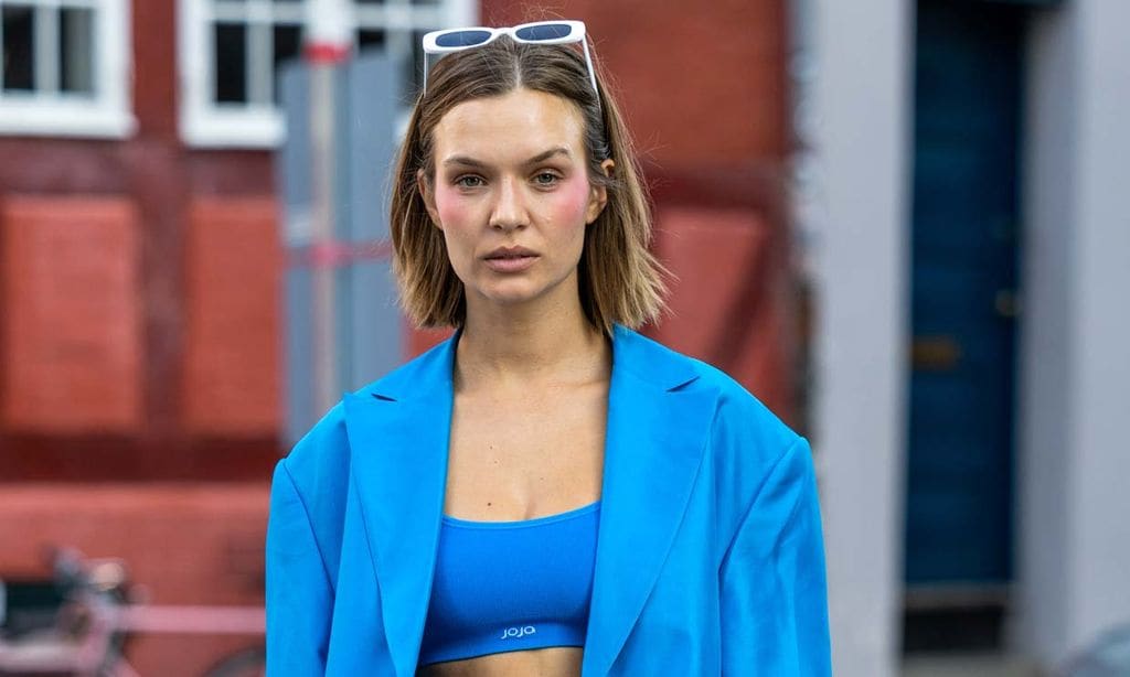 Tras su boda con el cantante Alexander DeLeon, Josephine Skriver vuelve a 'donde todo comenzó'