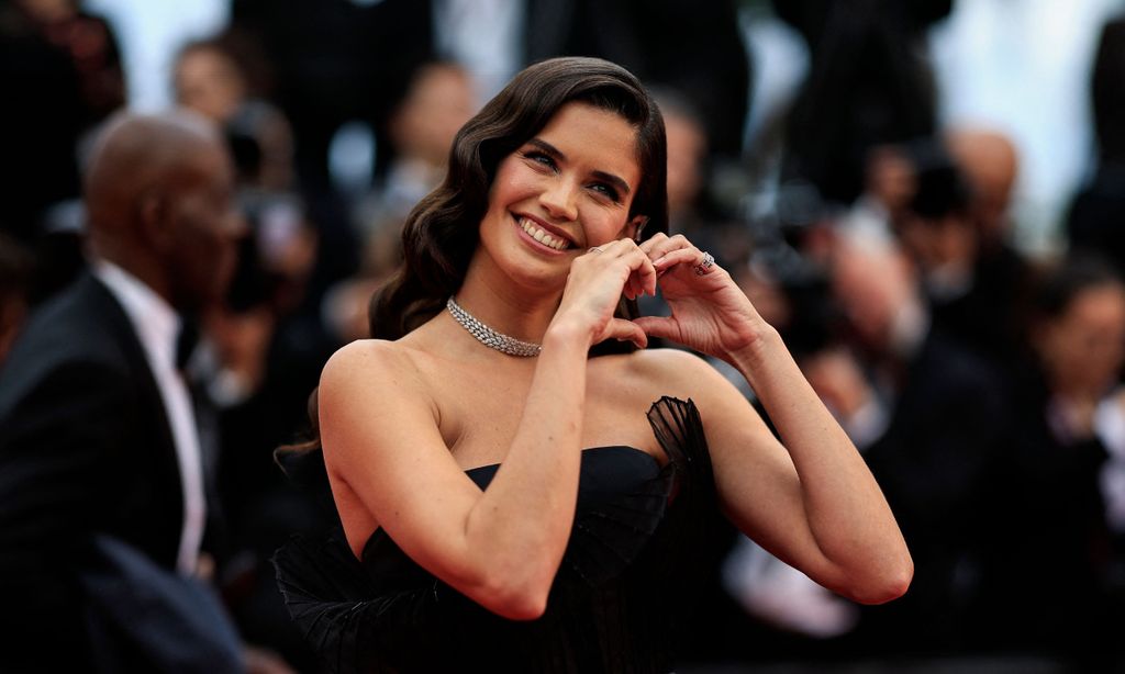 Un día especial para celebrar: Sara Sampaio brilla en una fecha muy significativa