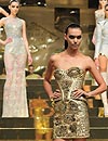 Versace inaugura los desfiles de la Alta Costura de París primavera-verano 2012