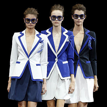 Emporio Armani: energía azul sobre la pasarela de Milán