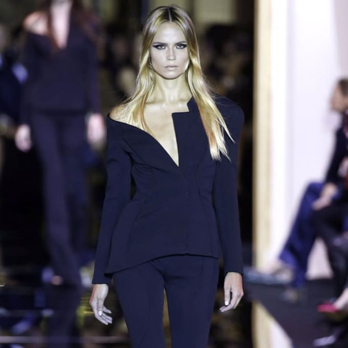 Atelier Versace nos traslada a los ‘sixties’ más exclusivos: así se ha inaugurado la Alta Costura