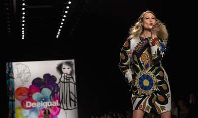 Behati Prinsloo sobre la pasarela y Katie Holmes en el 'front row', ¡esto es Fashion Week Nueva York!