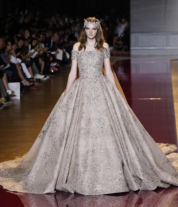 zuhair murad y valentino, impactante 'broche de oro' de la 'haute