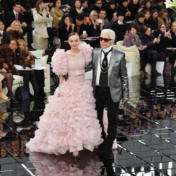 Lily-Rose Depp desafía los cánones de la Alta Costura y se sube a la pasarela de Chanel