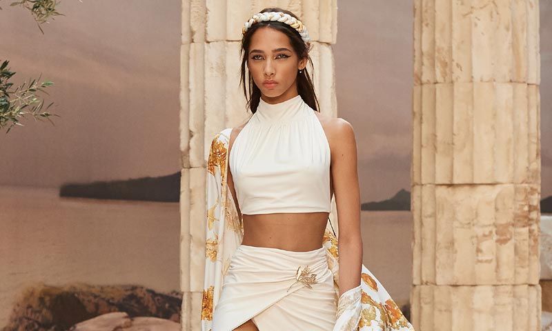 Chanel convierte a la mujer del 2018 en diosa del Olimpo