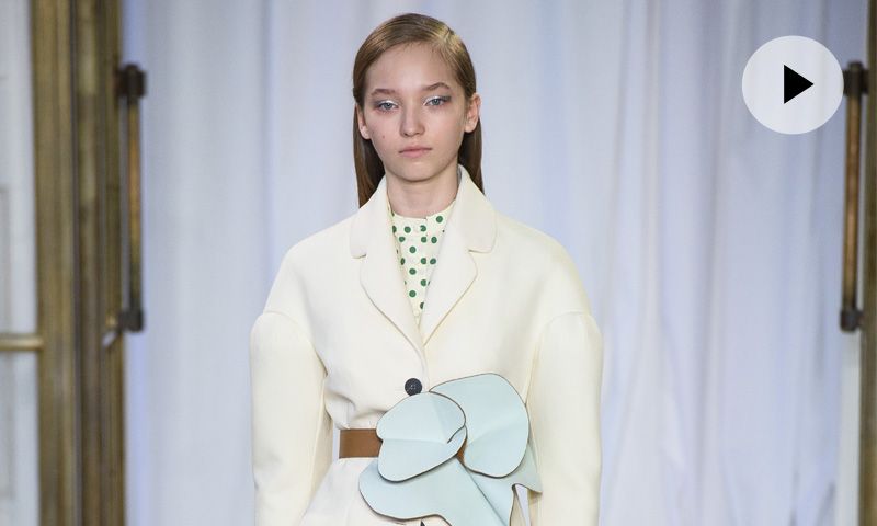 Delpozo debuta en Londres con su colección más optimista