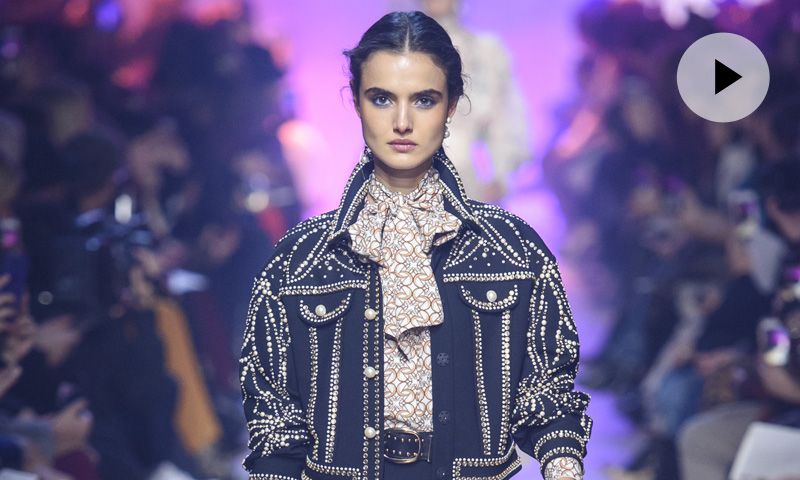 La tendencia 'grunge' llega a los vestidos de invitada de Elie Saab