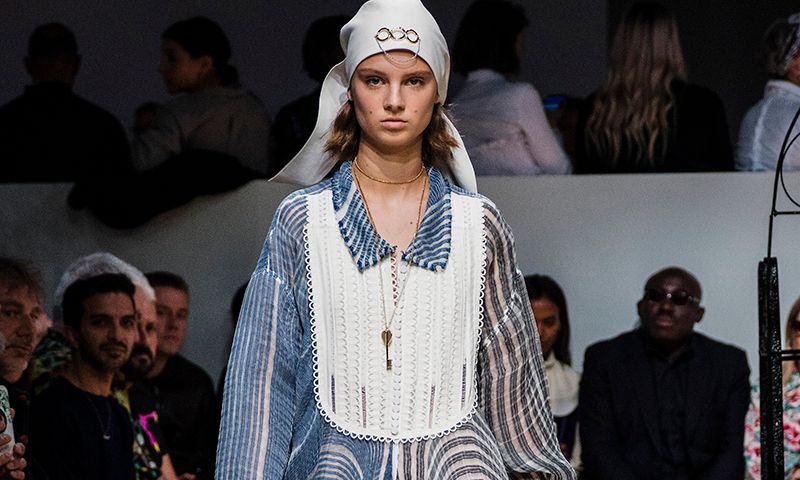 J.W Anderson revoluciona la pasarela con unas 'sneakers' con plataforma en colaboración con Converse