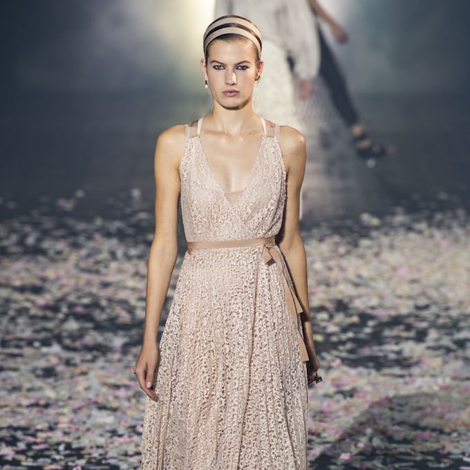 Dior convierte la danza en una potente colección para la invitada perfecta