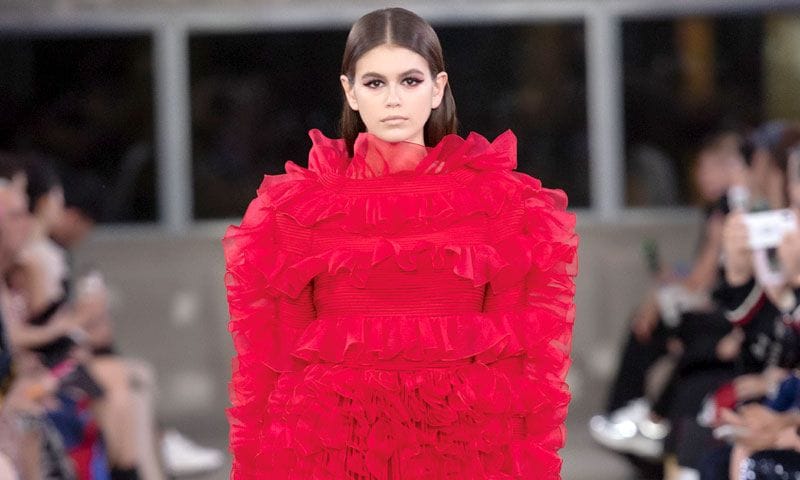 Kaia Gerber hace historia con Valentino en Tokyo